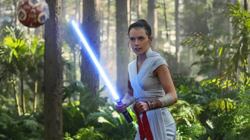 《STARWARS™前线™II》电影揭秘-戴蒙·林德洛夫谈被取消的黛茜·雷德利版