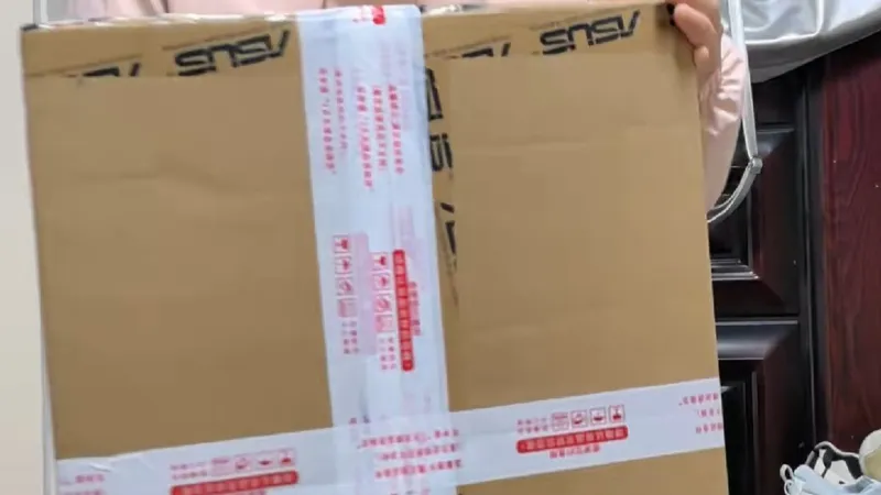 2026即将到来，在网上做了好几天的攻略，最后偷偷下单买了一个键盘送男朋友当新年礼物，没想到他收到礼物后反应居然这样！！#新年礼物 #新年礼物推荐 #rog夜魔