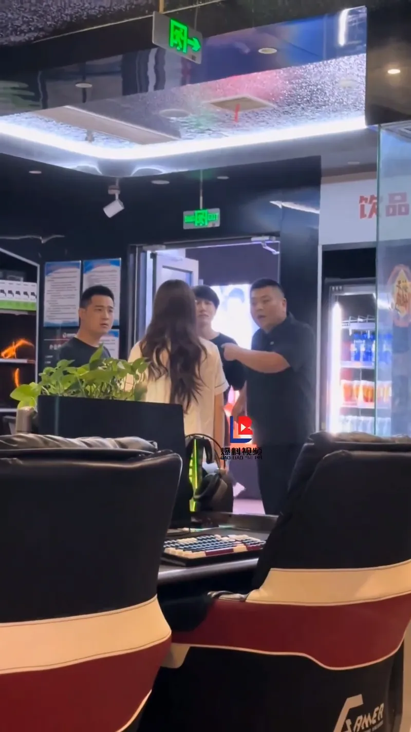 《未指明游戏》网吧疑似开挂