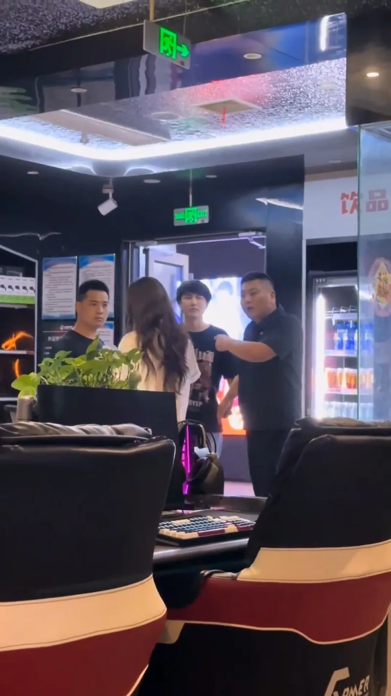 《未指明游戏》网吧疑似开挂