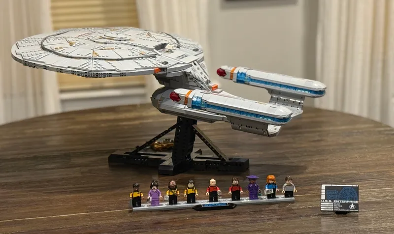 《StarTrek》乐高企业号NCC-1701拼搭体验-精细还原与展示解析