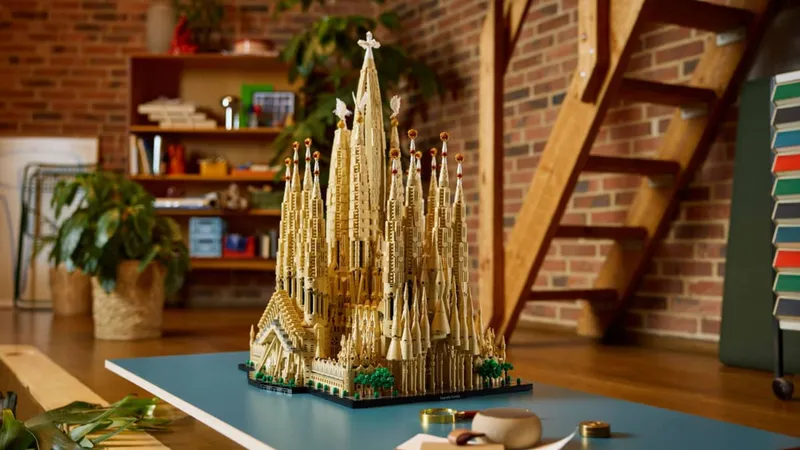 《Lego》发布12000块圣家堂套装-打破最大官方套装纪录