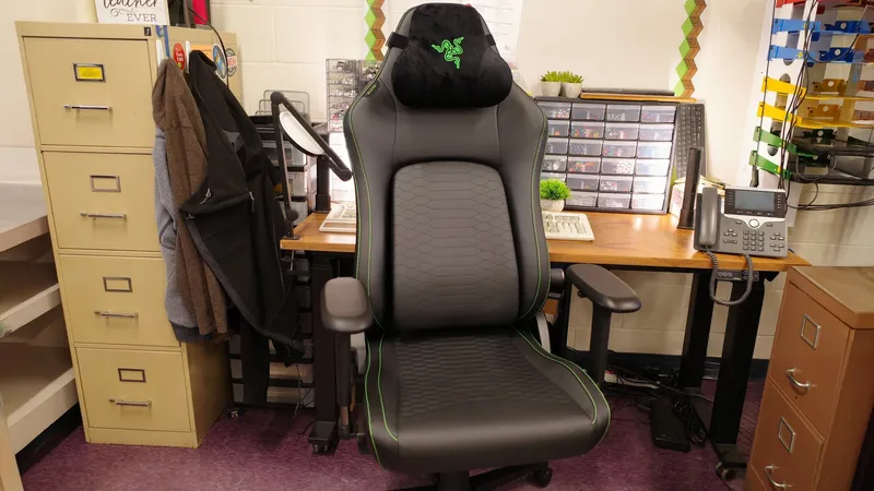 RazerIskurV2NewGen评测-电竞椅设计与舒适度详解