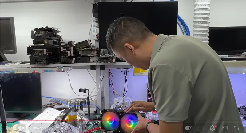 RTX5060Ti显卡遭遇车祸变形