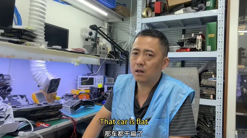 RTX5060Ti显卡遭遇车祸变形