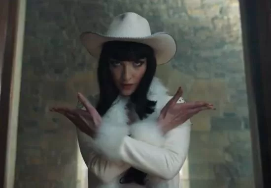 《海贼王》真人剧罗宾新造型曝光-第二季时尚风格引发热议