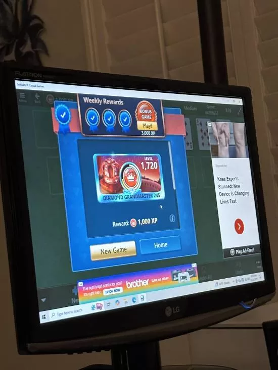 《空当接龙》94岁奶奶万局传奇-广告轰炸下的坚持与热爱